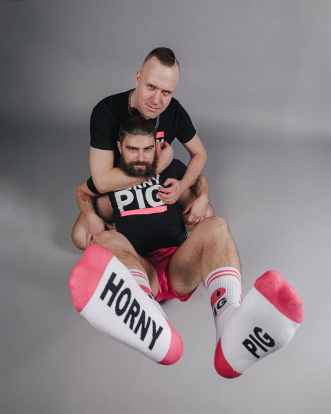 77442910_sk8erboy_gay_socks_horny_pig_pink_01.jpg