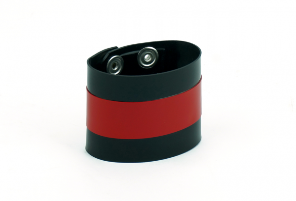 VABWR01B0B0R03_VAST_armband_mit_streifen_schwarz_rot_2.png