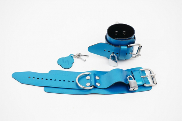 VABWR03A0U3000_Vast_Lockable_Wrist_Restraints_PS_Blue_01.jpg