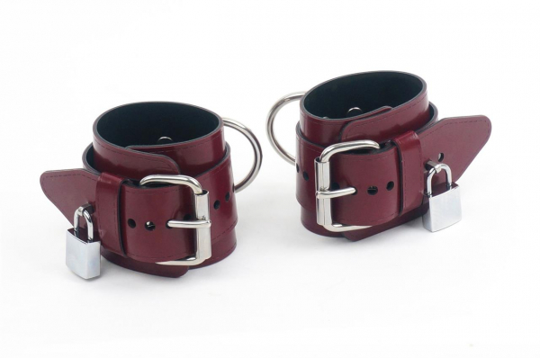 VABWR03A0R3000_Lockable_Wrist_Restraints_Plum_01.jpg