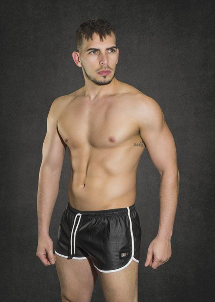 77380420_kinky_dude_short_black_white_01.jpg